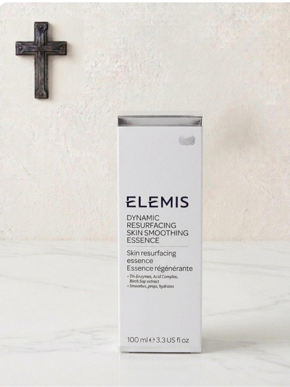 Elemis Dynamic Resurfacing Skin Smoothing Essence — White